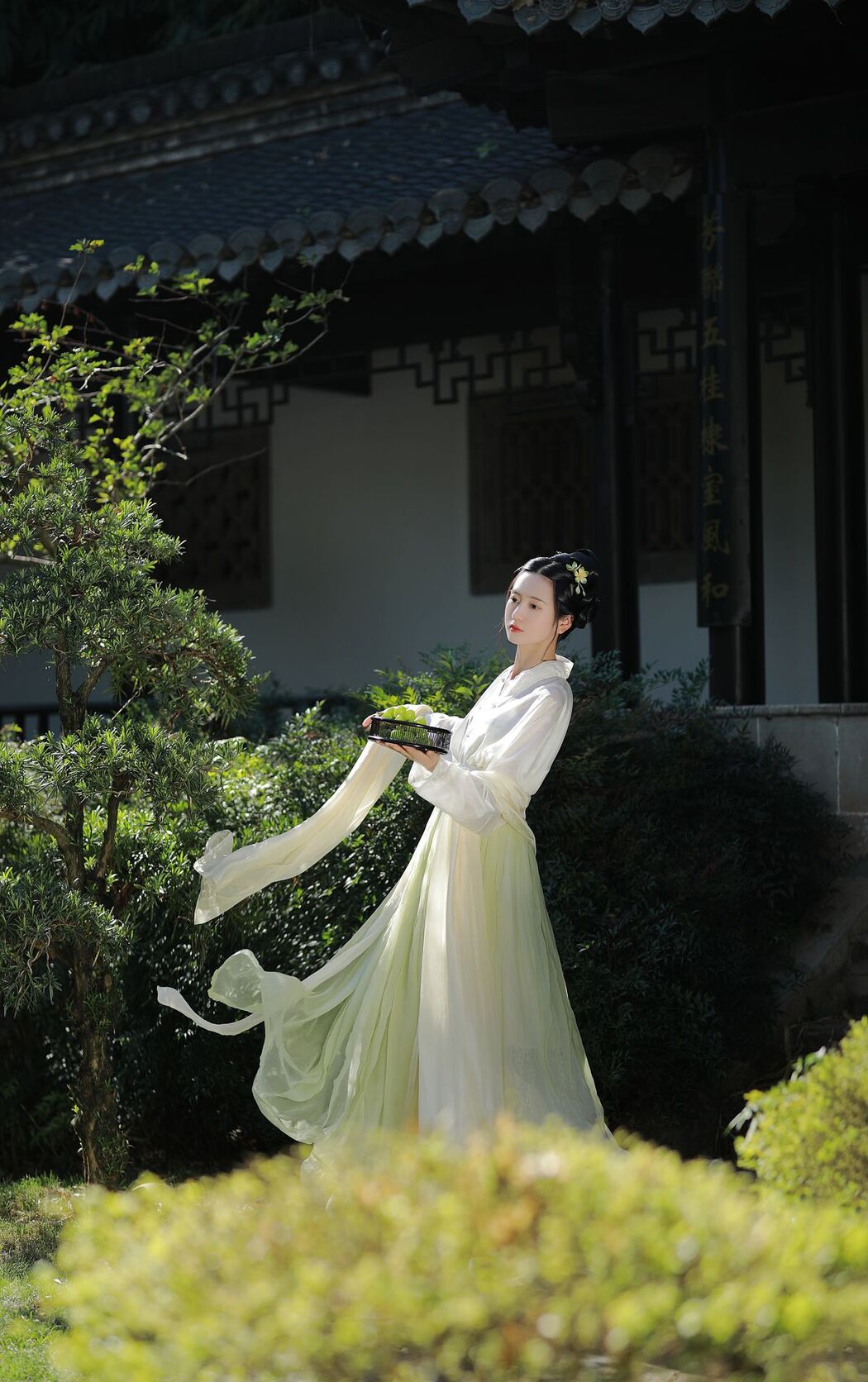 YiTuYu艺图语 Vol.2572 Yu Jin