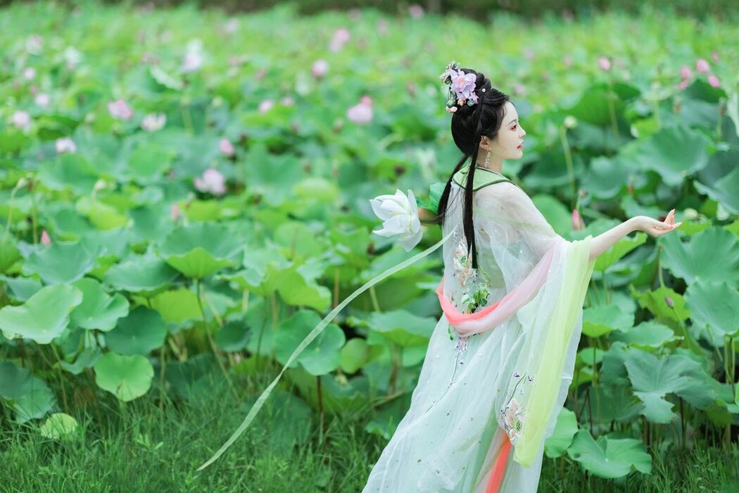 YiTuYu艺图语 Vol.2545 Lu Lu Haley