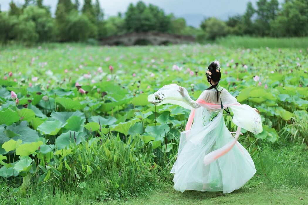 YiTuYu艺图语 Vol.2545 Lu Lu Haley
