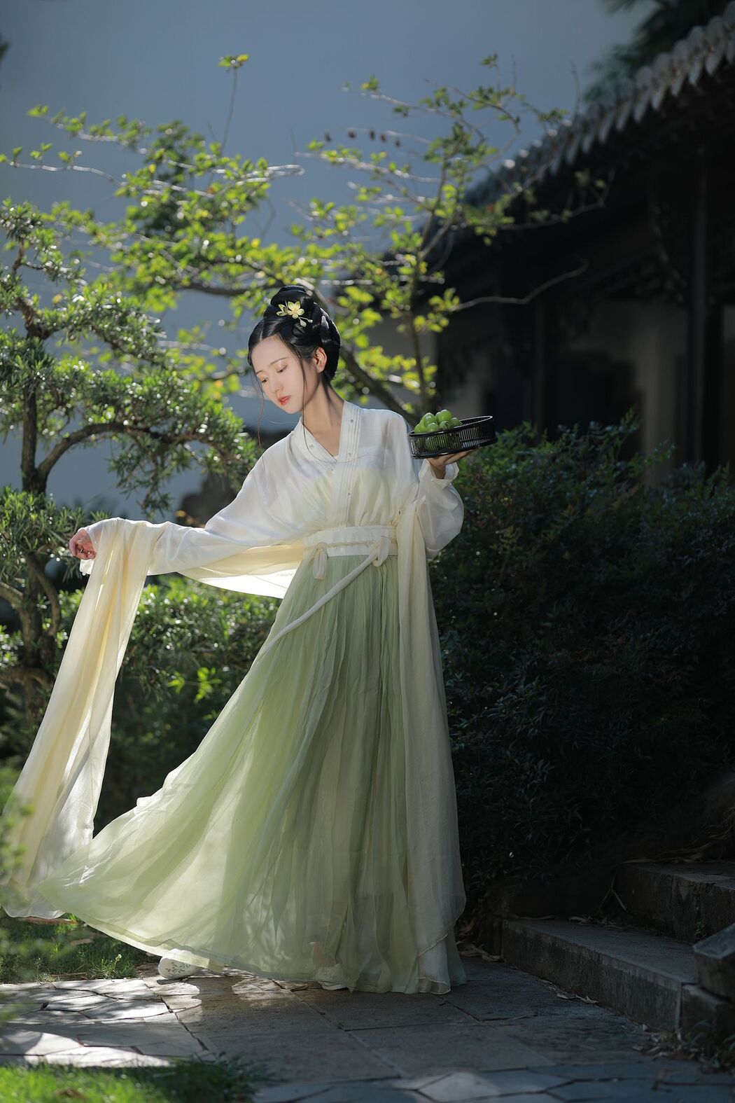 YiTuYu艺图语 Vol.2572 Yu Jin