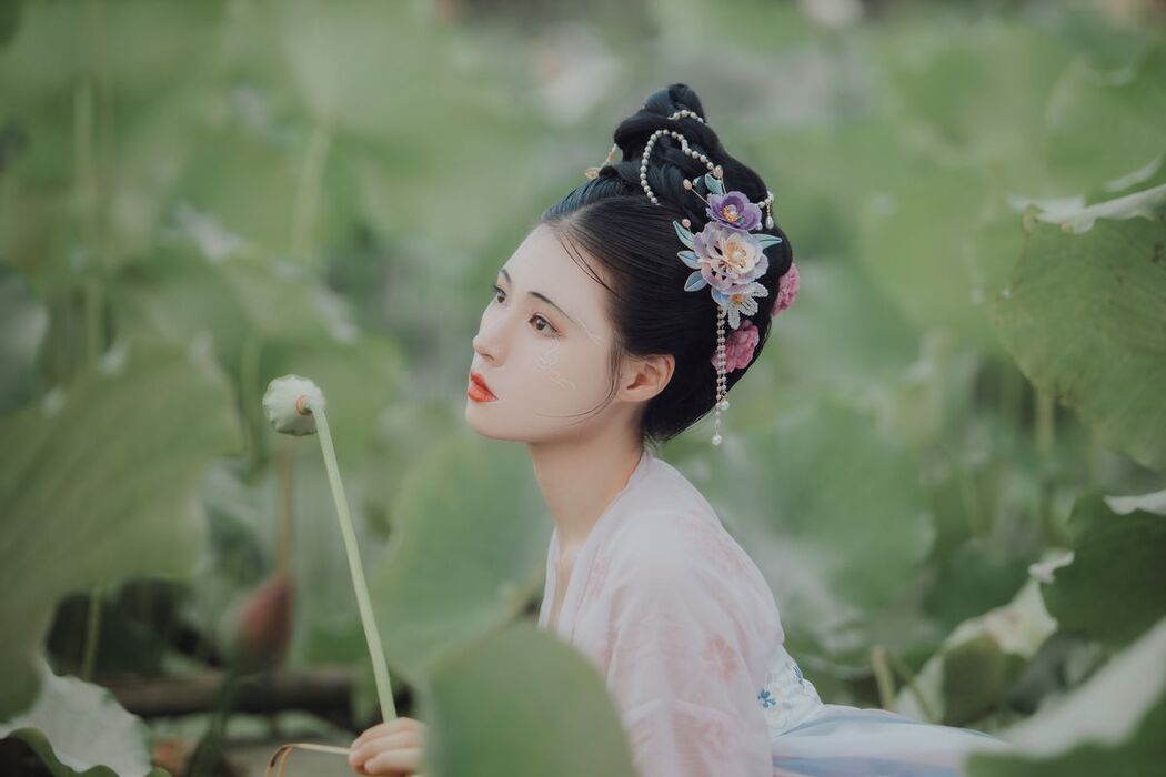 YiTuYu艺图语 Vol.2573 Nu Li Ban Zhuan De Shuang He