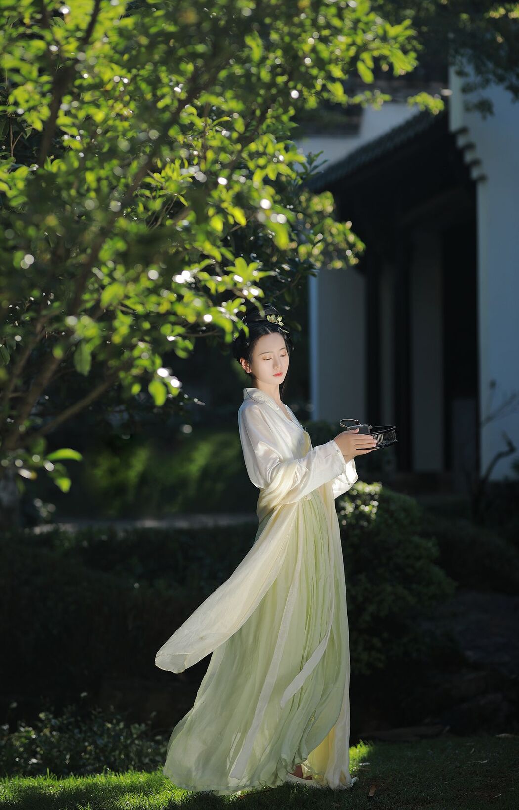 YiTuYu艺图语 Vol.2572 Yu Jin