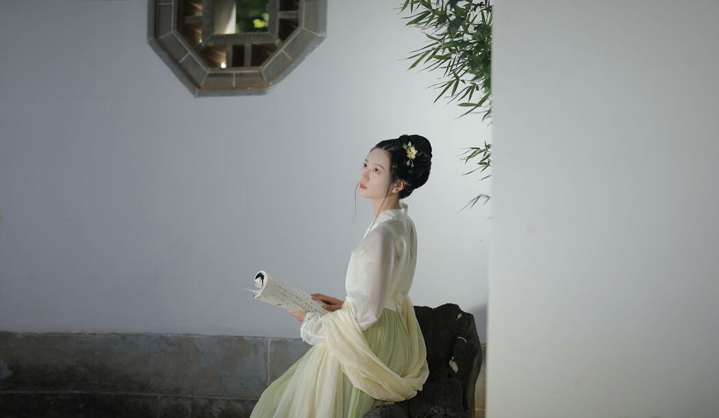 YiTuYu艺图语 Vol.2572 Yu Jin