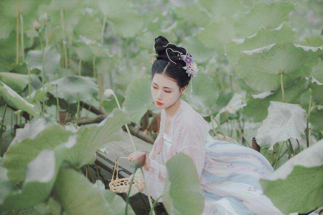 YiTuYu艺图语 Vol.2573 Nu Li Ban Zhuan De Shuang He