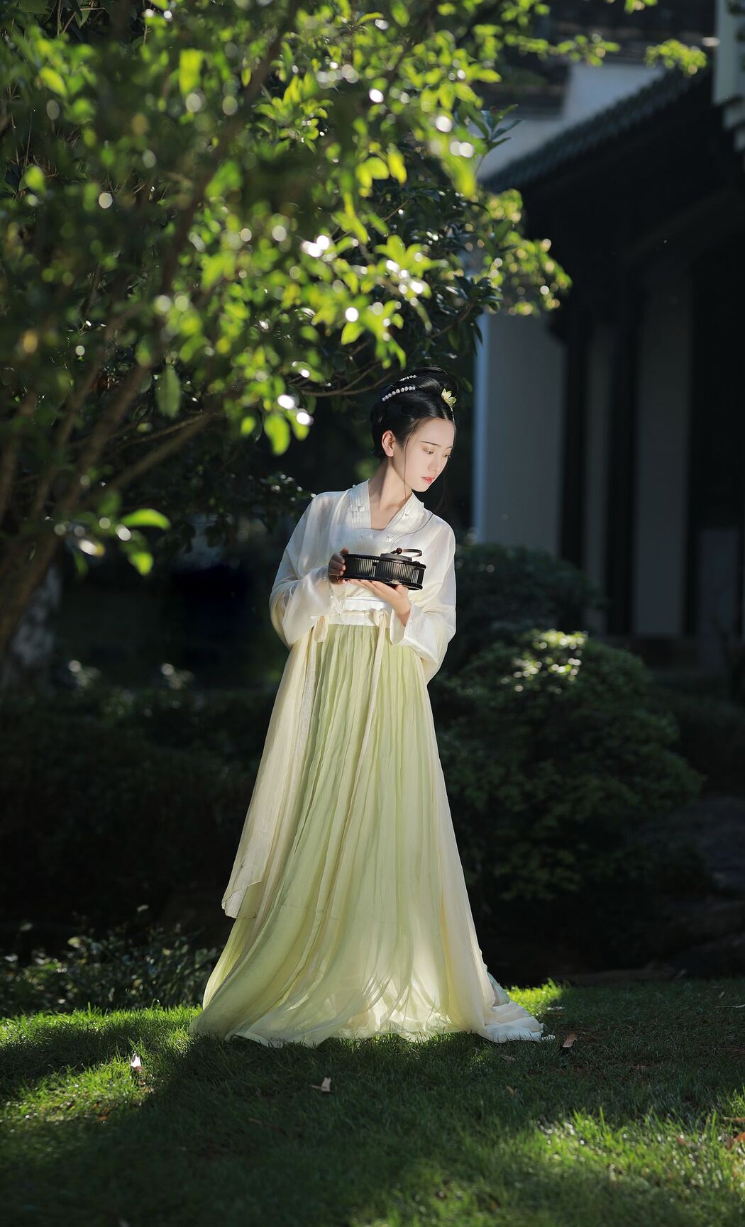 YiTuYu艺图语 Vol.2572 Yu Jin