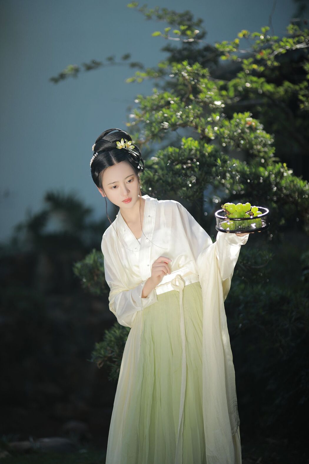 YiTuYu艺图语 Vol.2572 Yu Jin