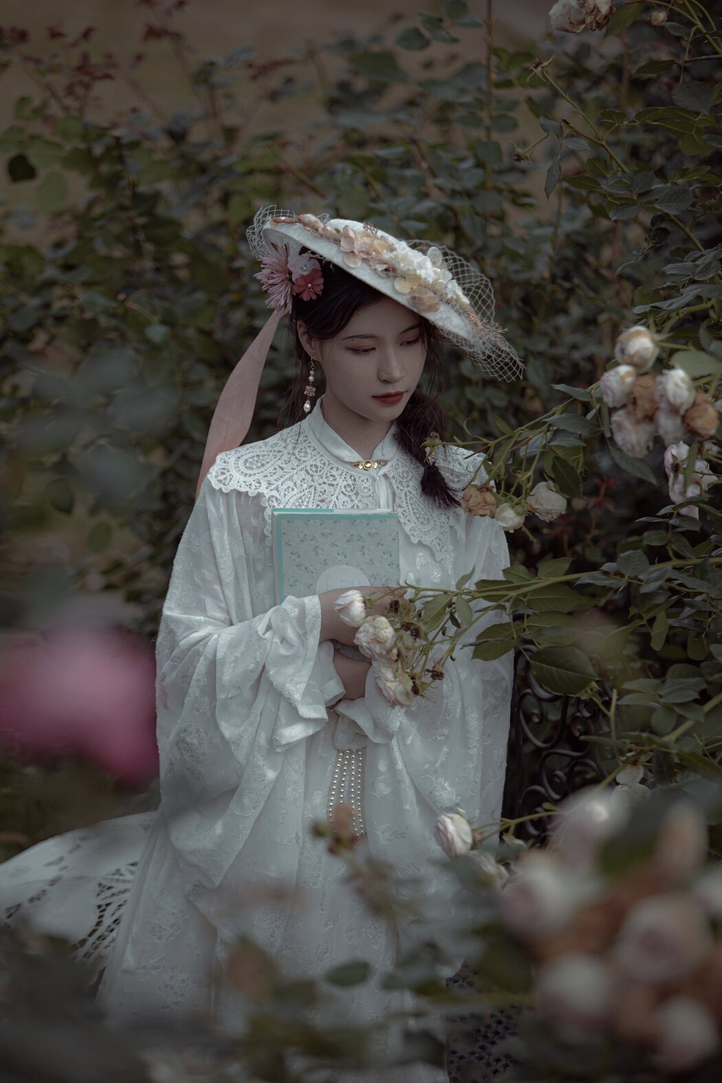 YiTuYu艺图语 Vol.2606 Nu Li Ban Zhuan De Shuang He