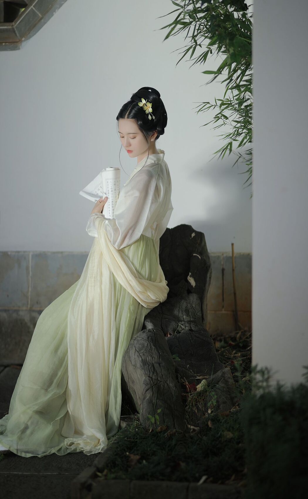 YiTuYu艺图语 Vol.2572 Yu Jin