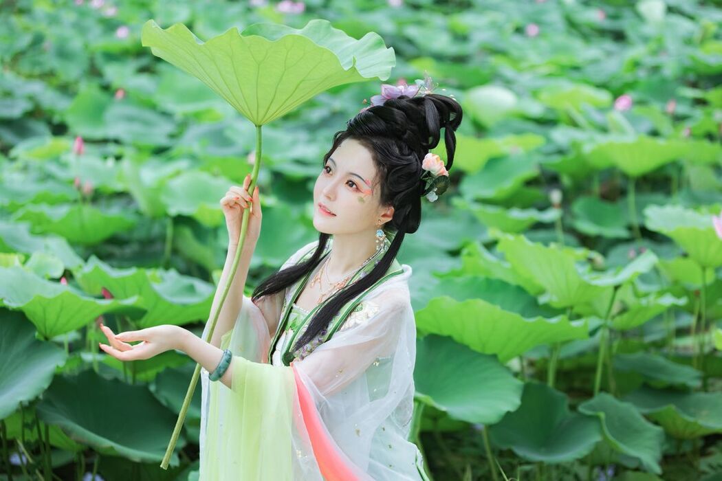 YiTuYu艺图语 Vol.2545 Lu Lu Haley