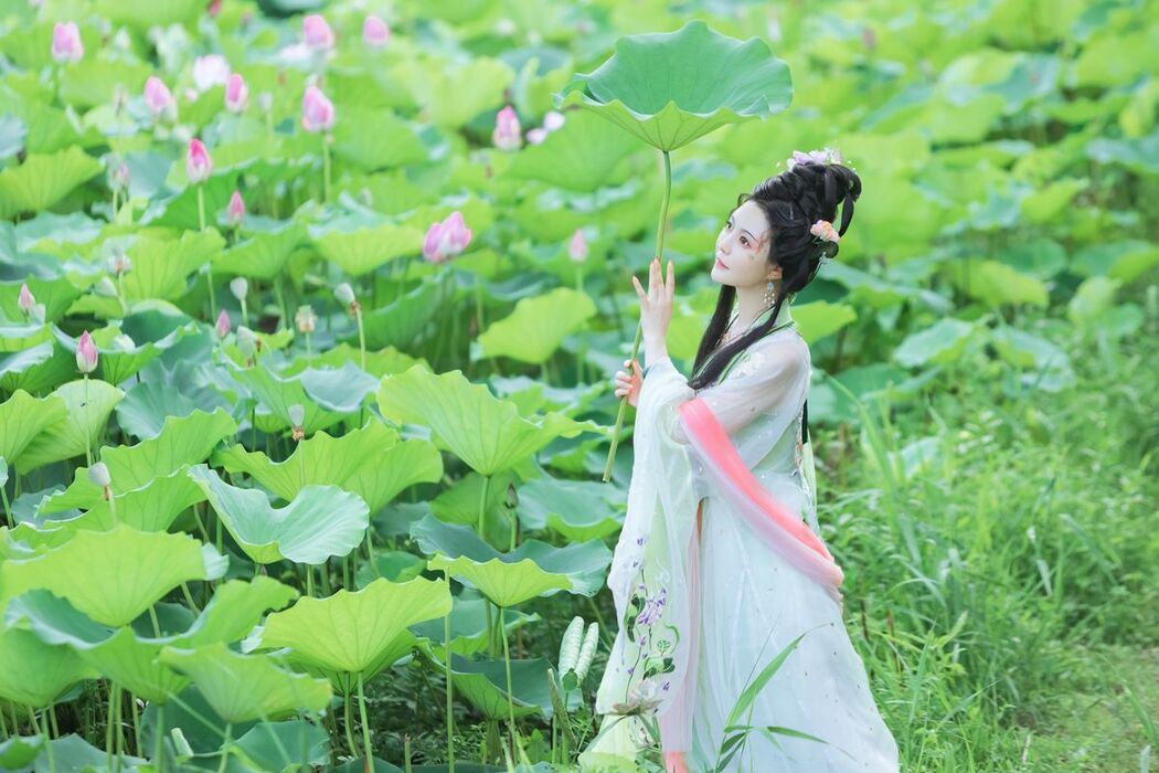 YiTuYu艺图语 Vol.2545 Lu Lu Haley