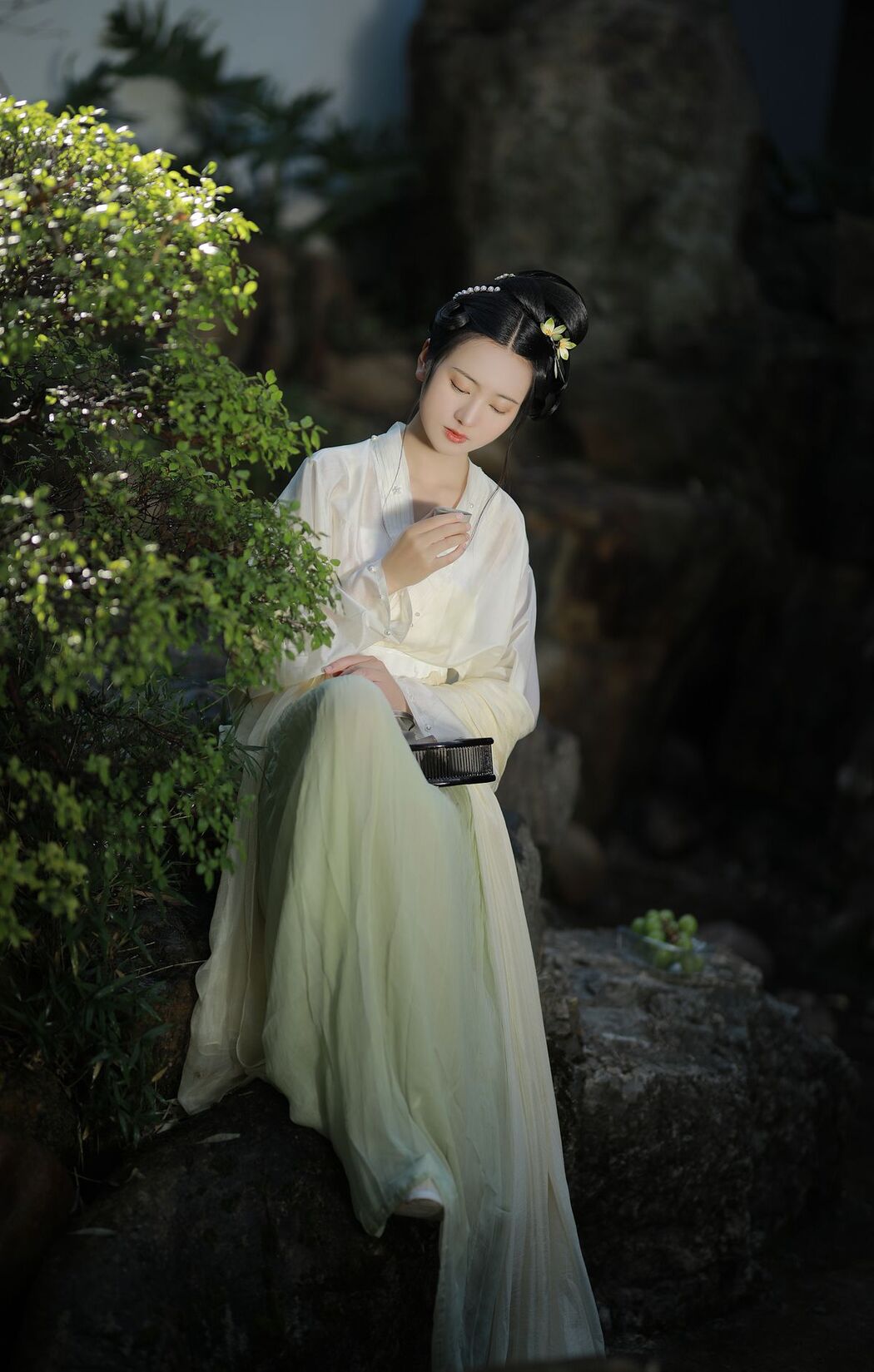 YiTuYu艺图语 Vol.2572 Yu Jin