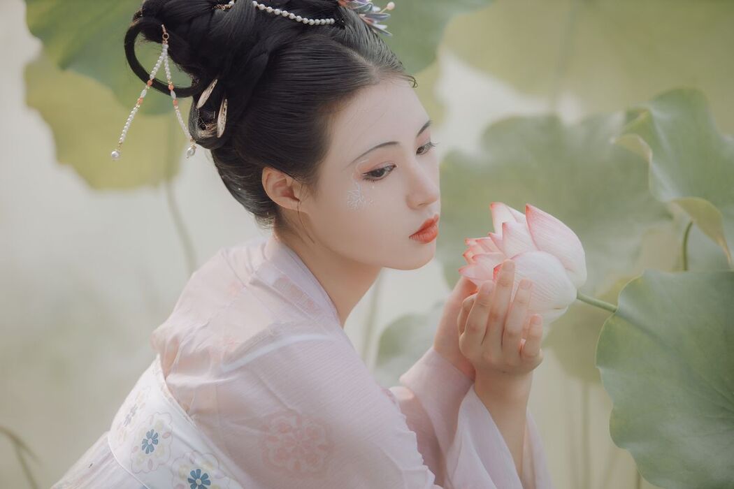YiTuYu艺图语 Vol.2573 Nu Li Ban Zhuan De Shuang He