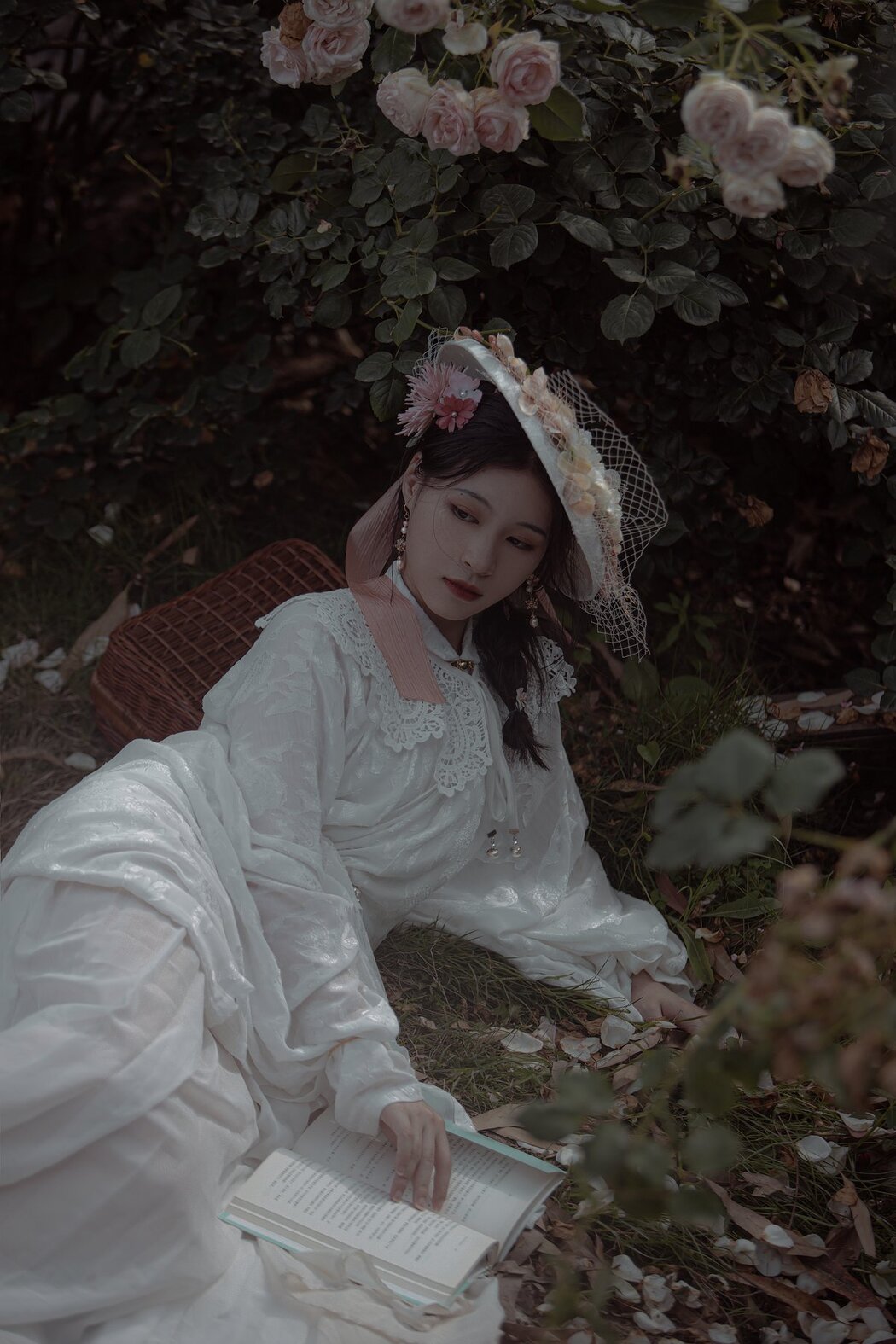 YiTuYu艺图语 Vol.2606 Nu Li Ban Zhuan De Shuang He