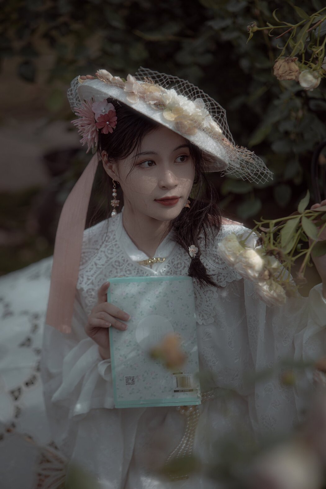 YiTuYu艺图语 Vol.2606 Nu Li Ban Zhuan De Shuang He
