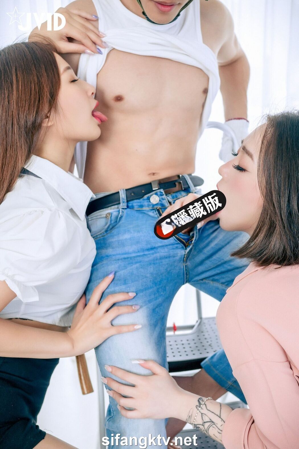 JVID Jie Mi 婕咪 Juice Ya Jie 雅捷 – 飢渴姊妹雅捷 婕咪用時間停止器侵犯維修工人 – 沒榨乾是不會停的 Part3