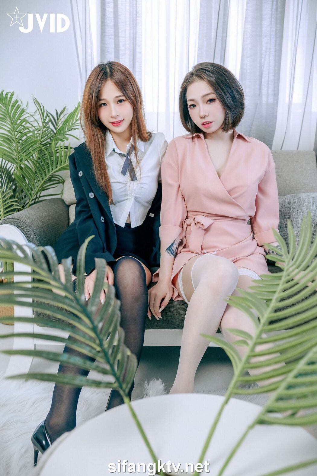 JVID Jie Mi 婕咪 Juice Ya Jie 雅捷 – 飢渴姊妹雅捷 婕咪用時間停止器侵犯維修工人 – 沒榨乾是不會停的 Part3