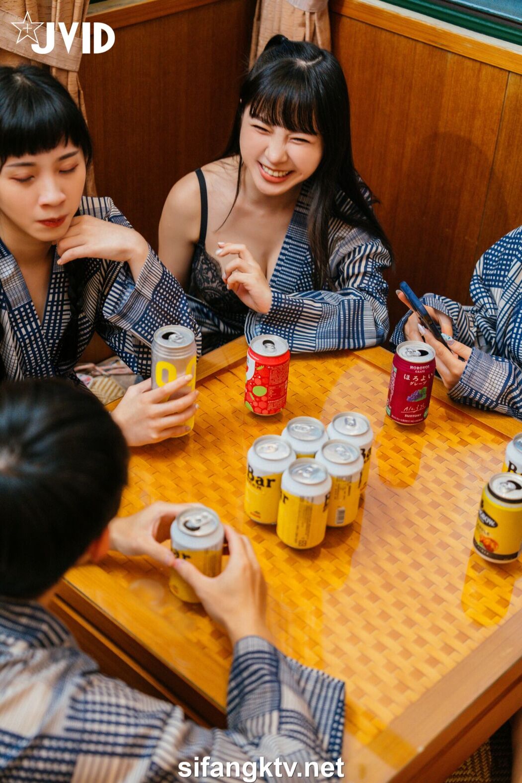 JVID Jie Mi 婕咪 Juice And Ya Jie 雅捷 And Yue Tai Ni Tiny 月台尼Tiny And Cha Li 茶理 – 酒醉的瘋狂做愛快樂之夜 Part5