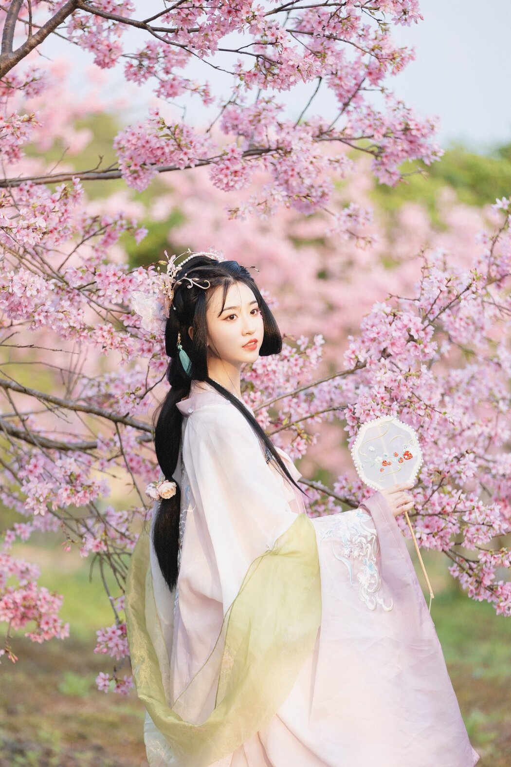 YiTuYu艺图语 Vol.2706 Qiong Na