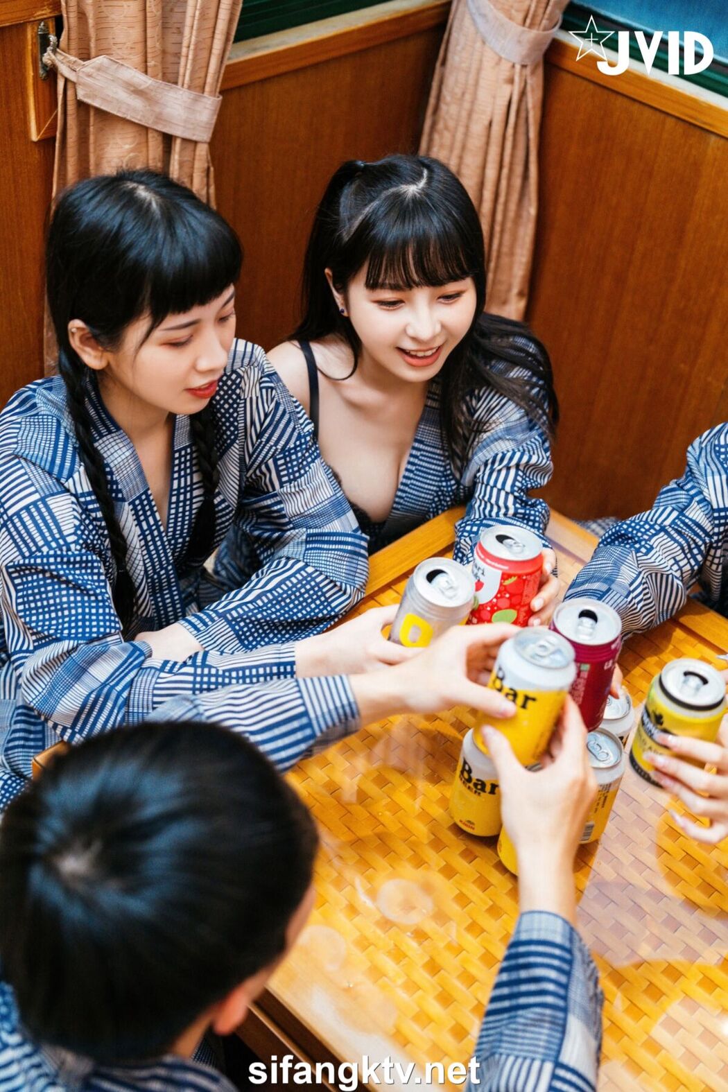 JVID Jie Mi 婕咪 Juice And Ya Jie 雅捷 And Yue Tai Ni Tiny 月台尼Tiny And Cha Li 茶理 – 酒醉的瘋狂做愛快樂之夜 Part4