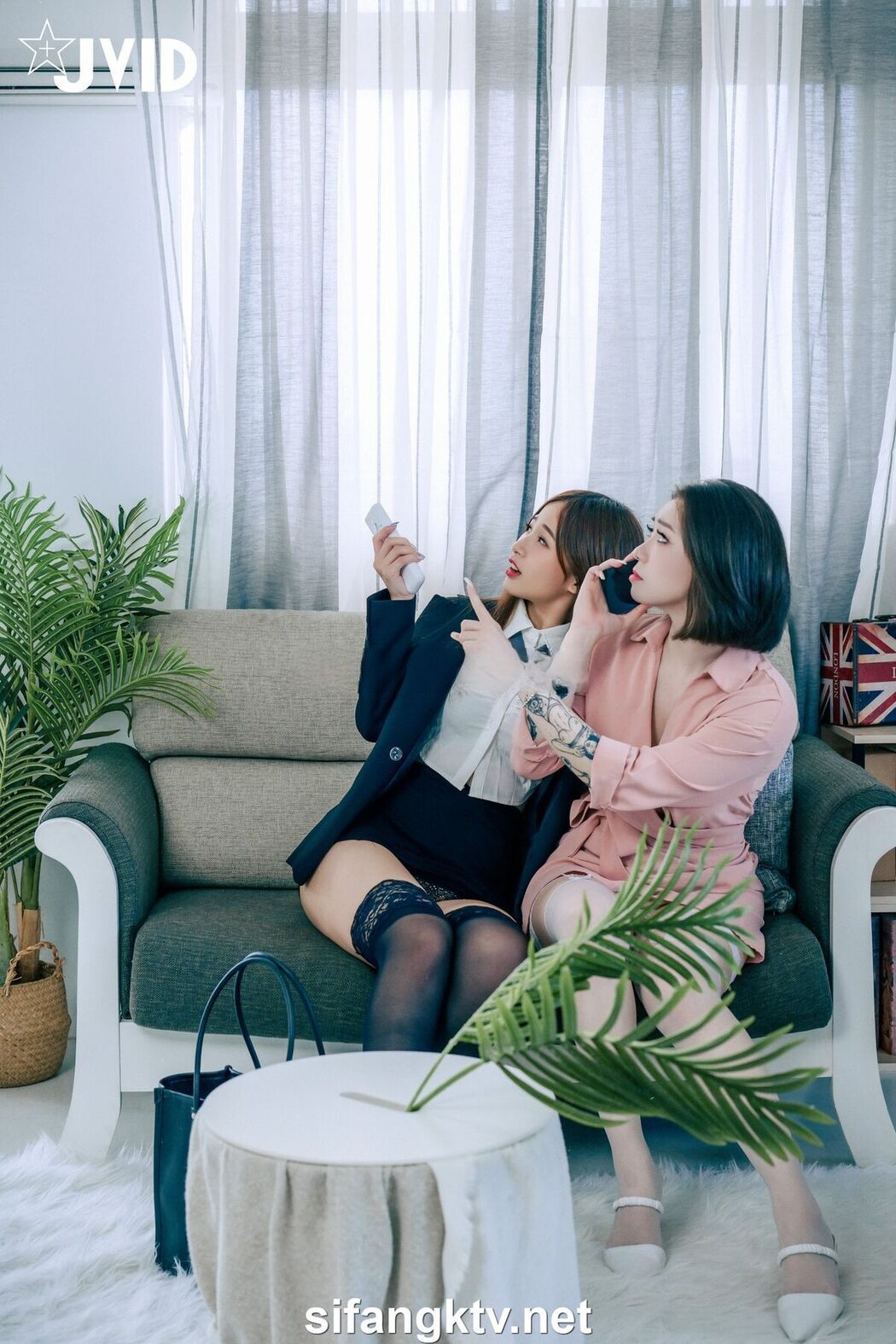JVID Jie Mi 婕咪 Juice Ya Jie 雅捷 &#8211; 飢渴姊妹雅捷 婕咪用時間停止器侵犯維修工人 &#8211; 沒榨乾是不會停的 Part1