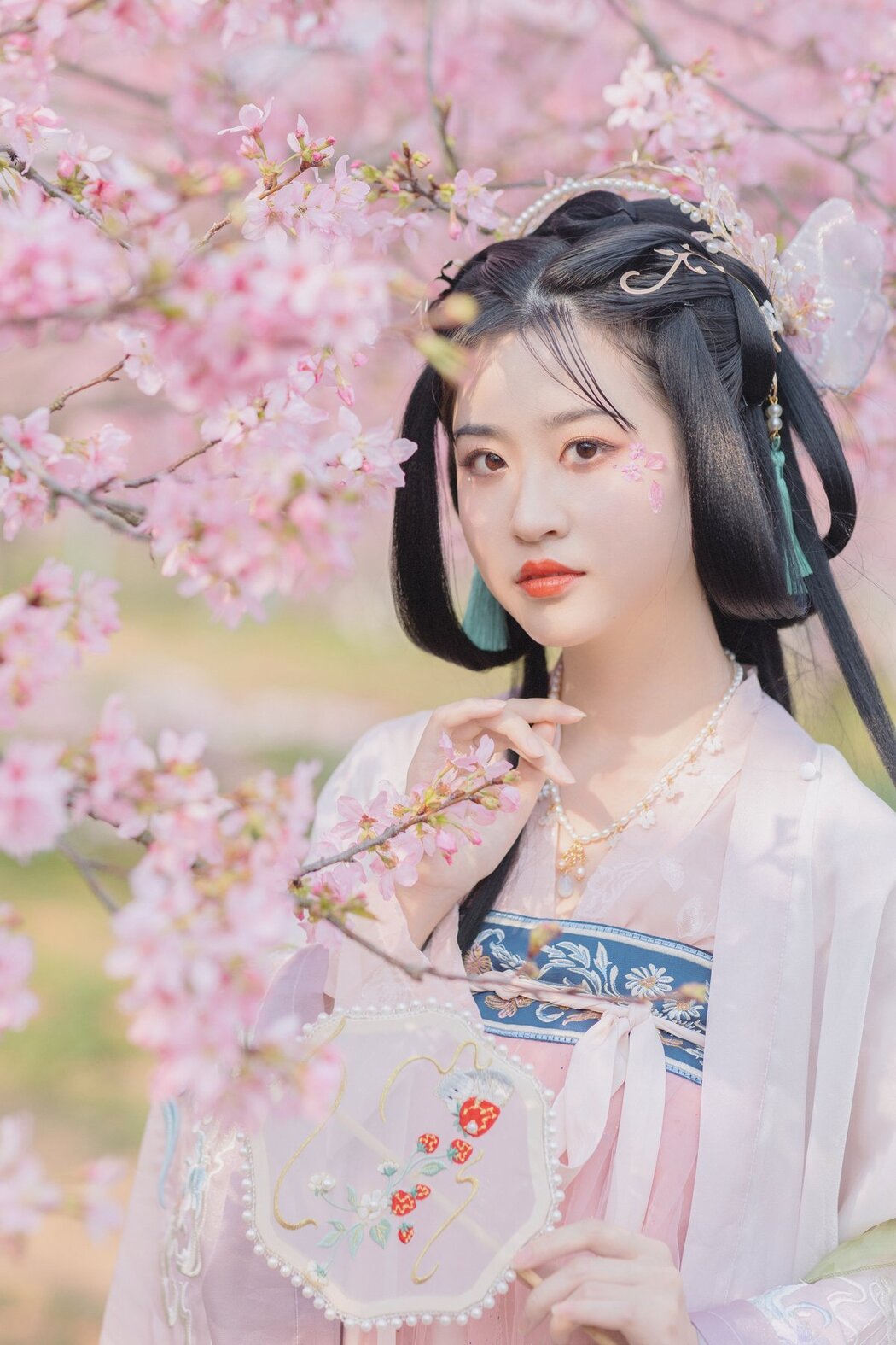 YiTuYu艺图语 Vol.2706 Qiong Na