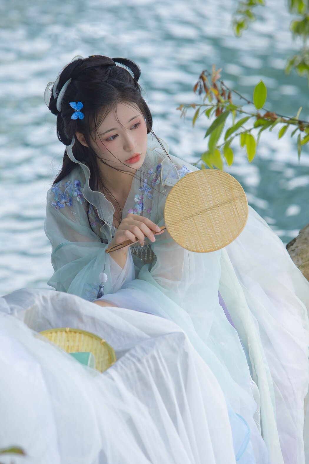 YiTuYu艺图语 Vol.2748 Nu Li Ban Zhuan De Shuang He