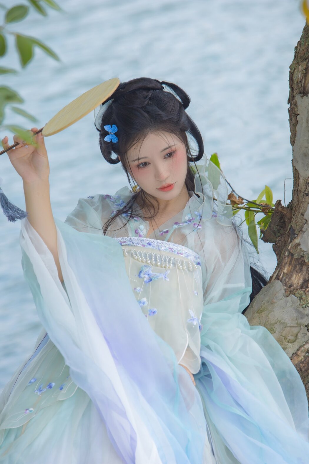 YiTuYu艺图语 Vol.2748 Nu Li Ban Zhuan De Shuang He