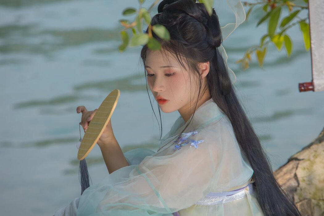 YiTuYu艺图语 Vol.2748 Nu Li Ban Zhuan De Shuang He