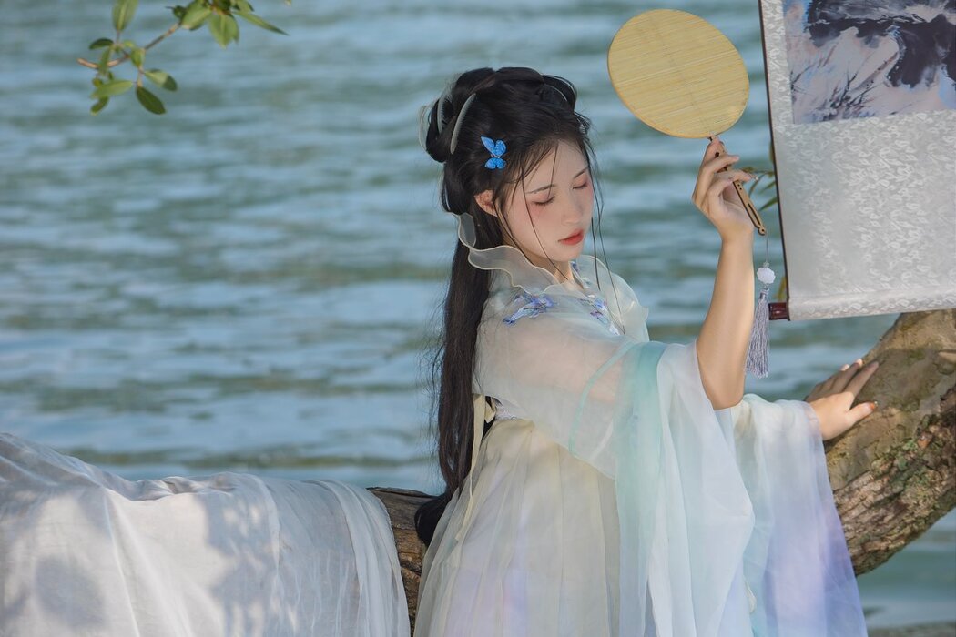 YiTuYu艺图语 Vol.2748 Nu Li Ban Zhuan De Shuang He