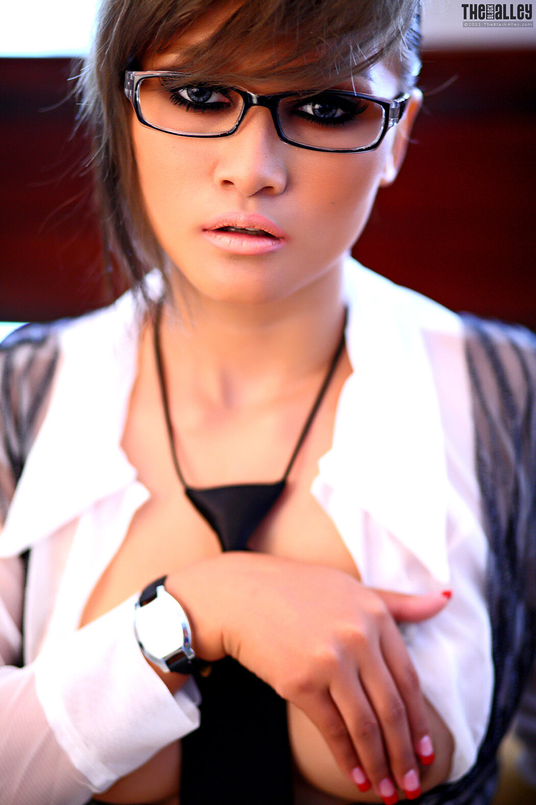 Leona The Black Alley Photobook Set.02