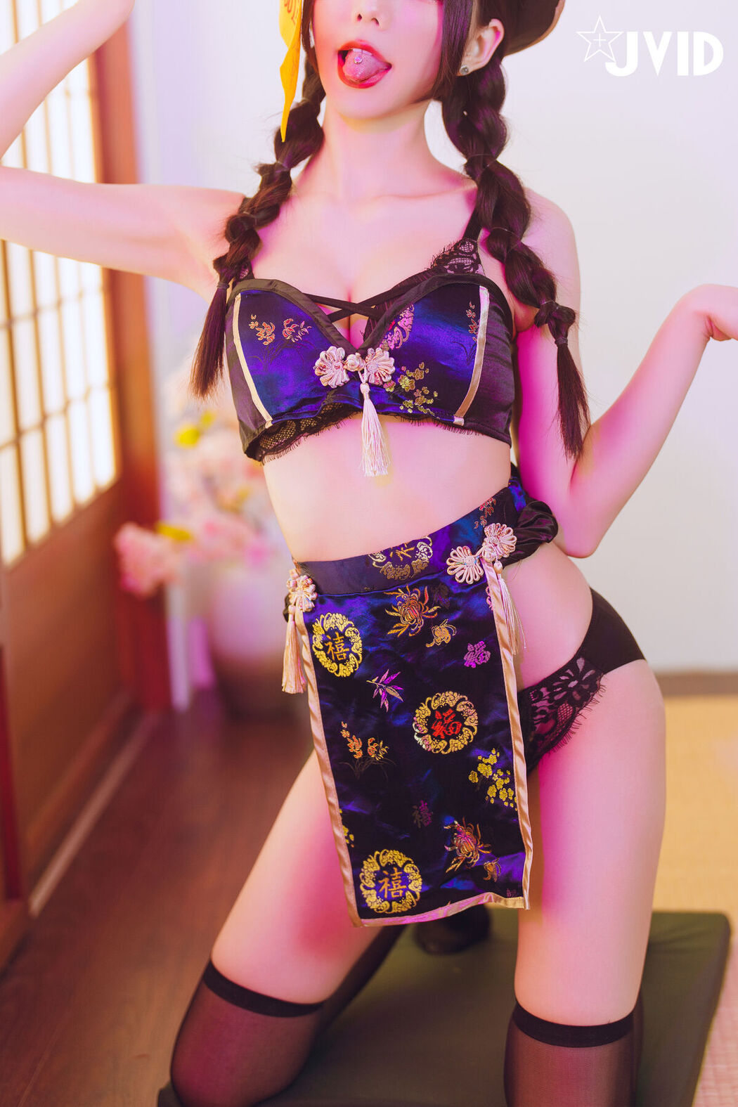JVID Jiu Jiu 啾啾 – ゾンビ殭屍版女友注射愛の能量變成人類 Part2
