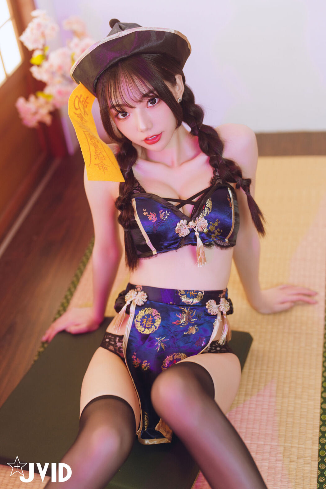 JVID Jiu Jiu 啾啾 – ゾンビ殭屍版女友注射愛の能量變成人類 Part1