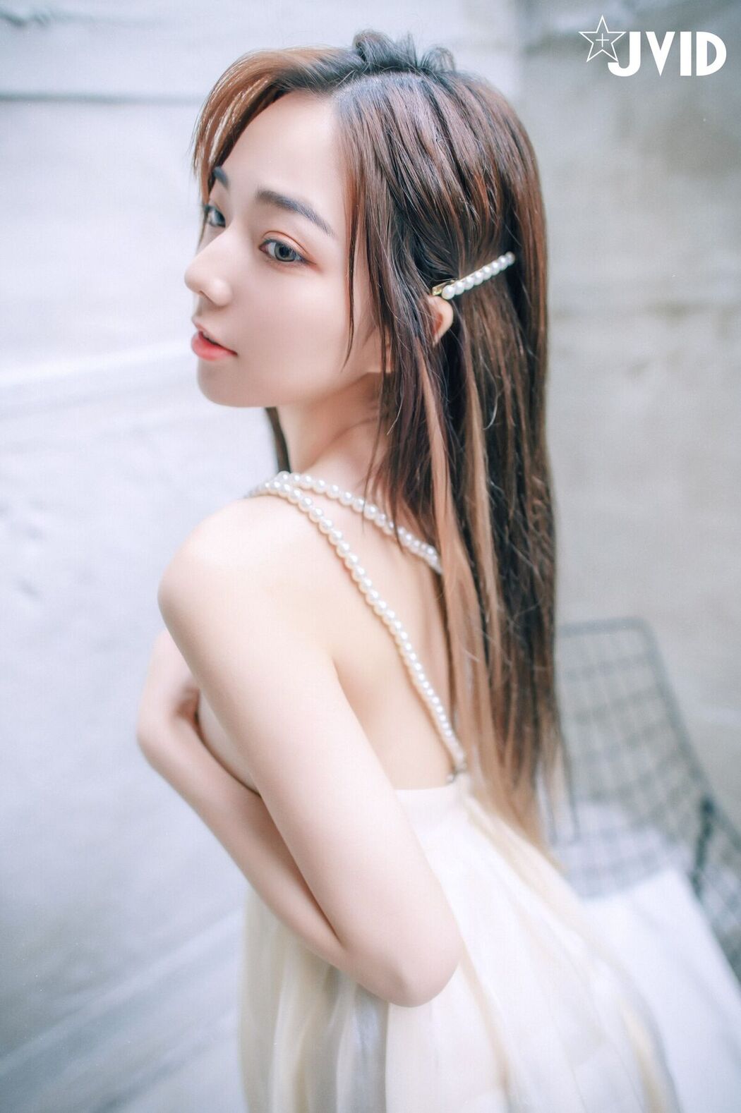 JVID Jiu Jiu 啾啾 – 清純小女孩啾啾如今秀色可餐 小褲褲下的形狀好誘人 Part2
