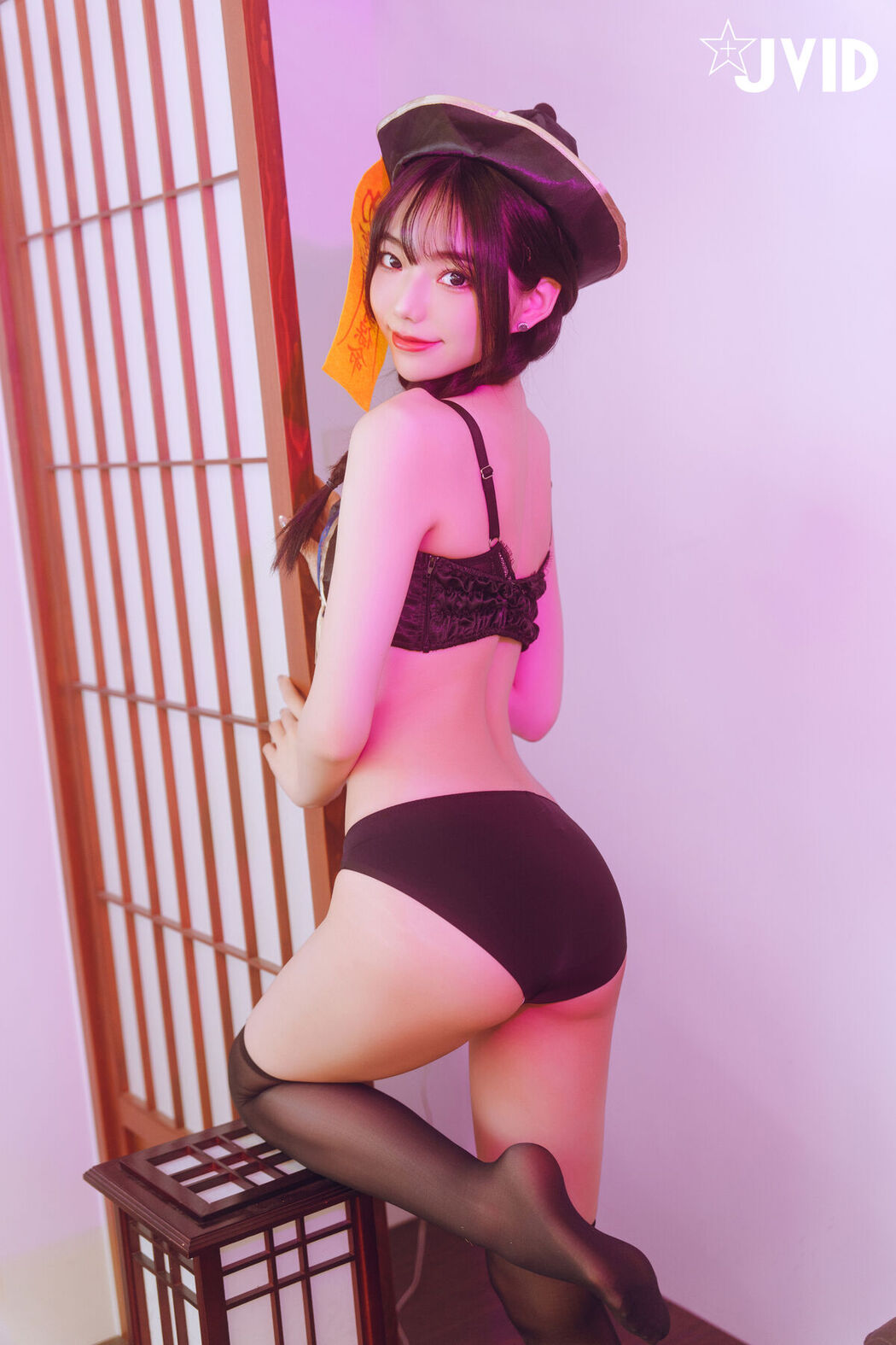 JVID Jiu Jiu 啾啾 – ゾンビ殭屍版女友注射愛の能量變成人類 Part1