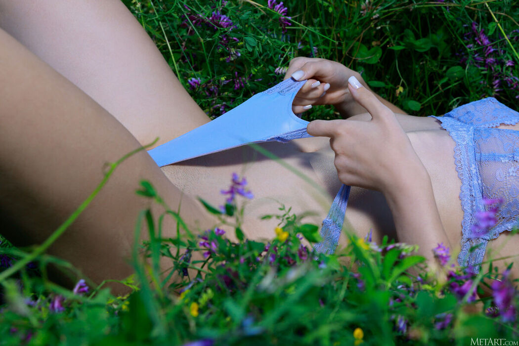 MetArt Una – Lilac Fields Part1
