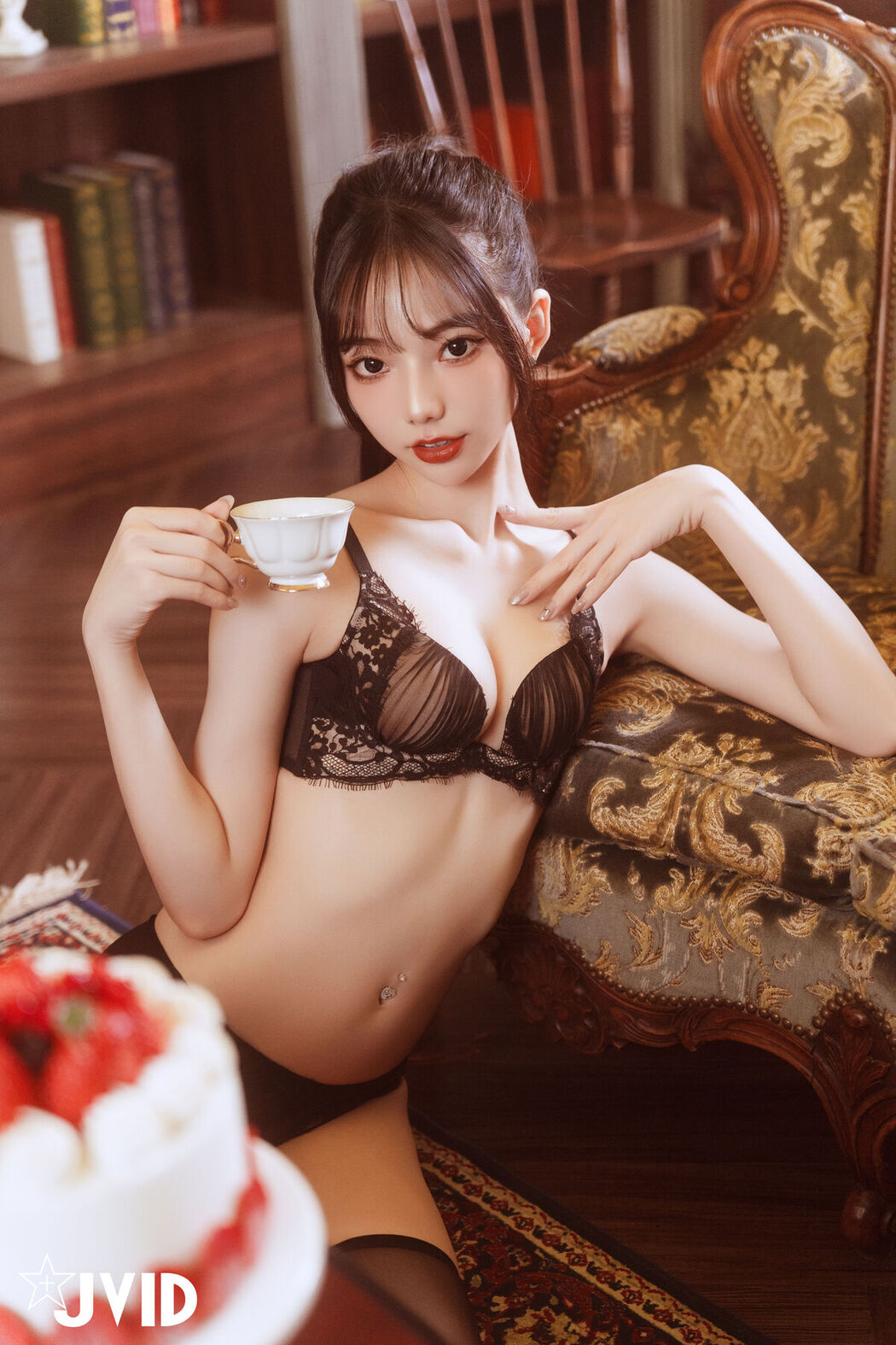 JVID Jiu Jiu 啾啾 – ゾンビ殭屍版女友注射愛の能量變成人類 Part1