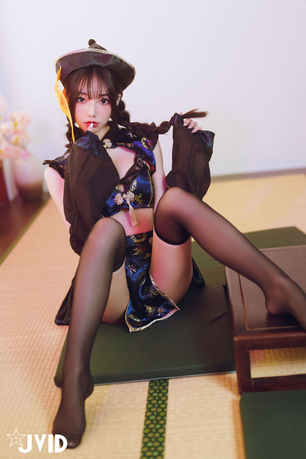 JVID Jiu Jiu 啾啾 – ゾンビ殭屍版女友注射愛の能量變成人類 Part1