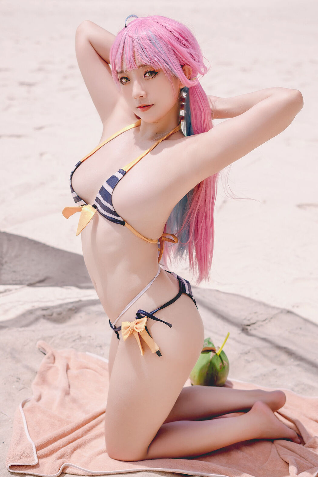 Coser@Messie Huang – Aqua Bikini Cover Photo