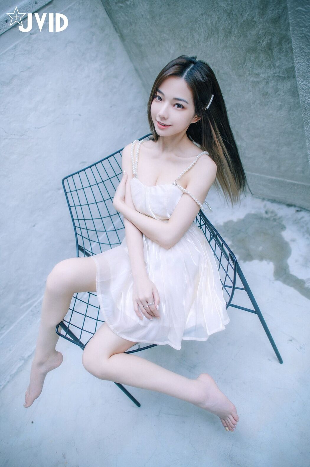 JVID Jiu Jiu 啾啾 – 清純小女孩啾啾如今秀色可餐 小褲褲下的形狀好誘人 Part2