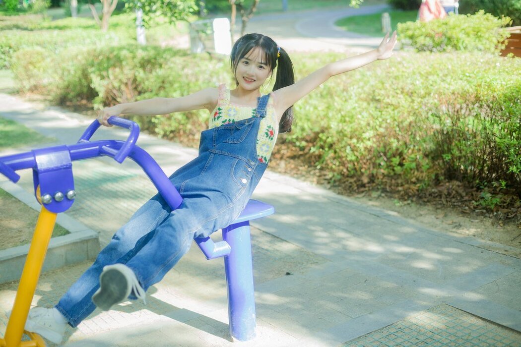 YiTuYu艺图语 Vol.2944 Xiao Yi Mei Mei Cute