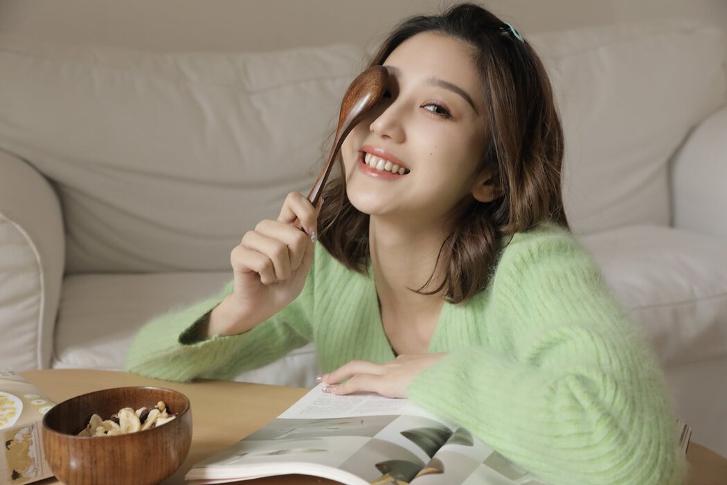 YiTuYu艺图语 Vol.3006 Yi Yi Qi