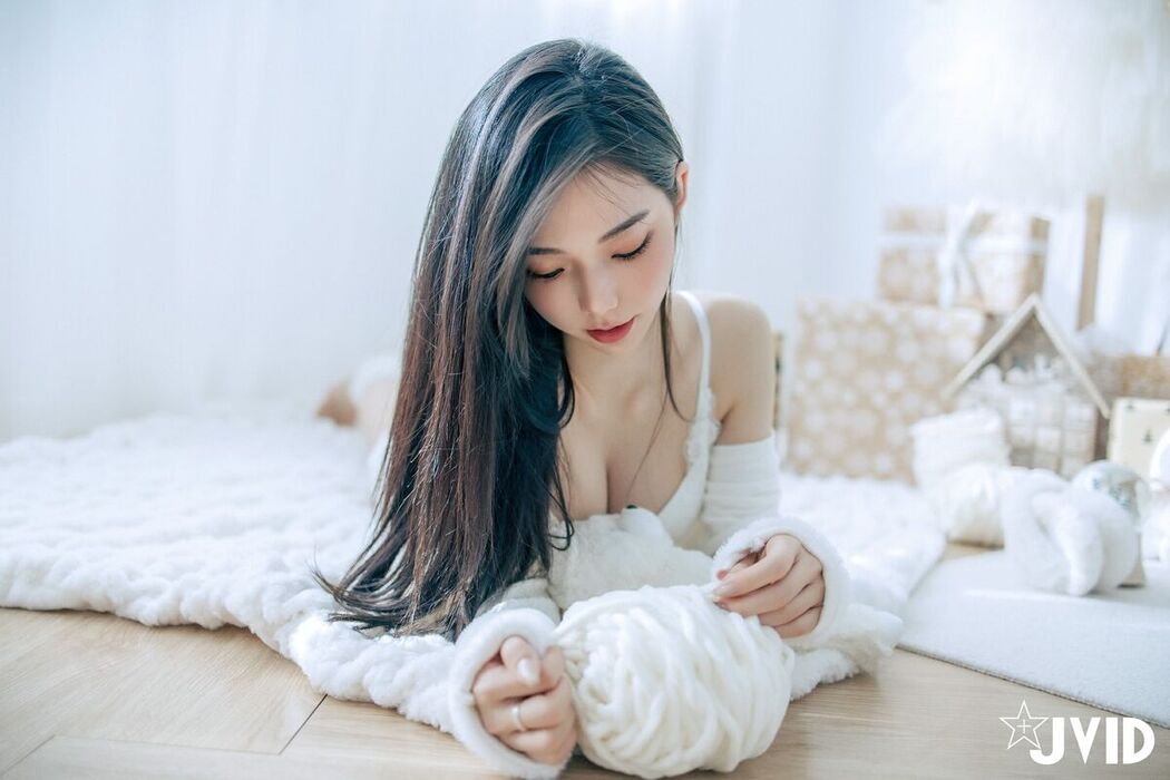 JVID Jiu Jiu 啾啾 – 純白性感小公主啾啾降臨 Part2