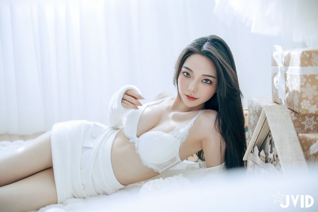 JVID Jiu Jiu 啾啾 – 純白性感小公主啾啾降臨 Part1