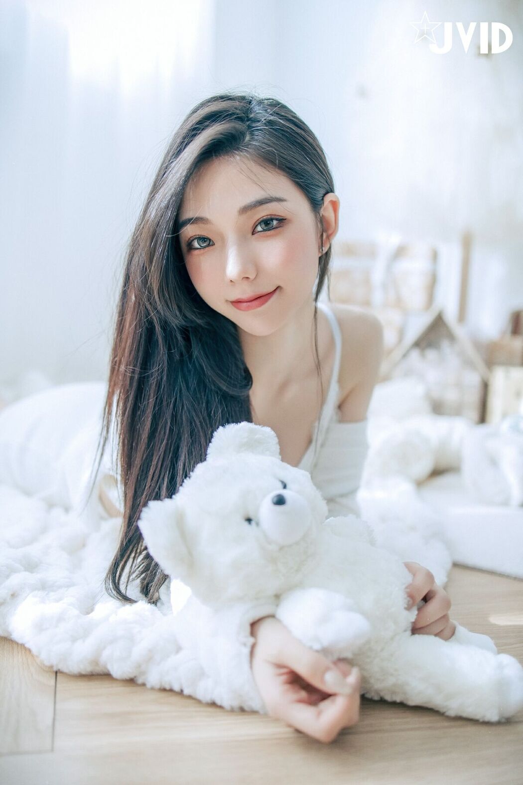 JVID Jiu Jiu 啾啾 – 純白性感小公主啾啾降臨 Part2