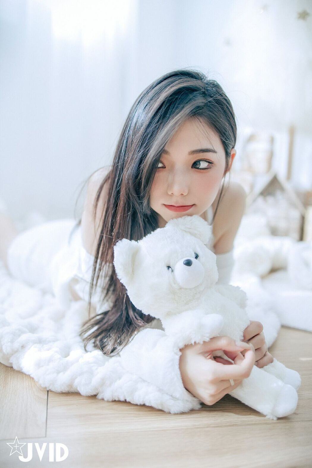 JVID Jiu Jiu 啾啾 – 純白性感小公主啾啾降臨 Part2