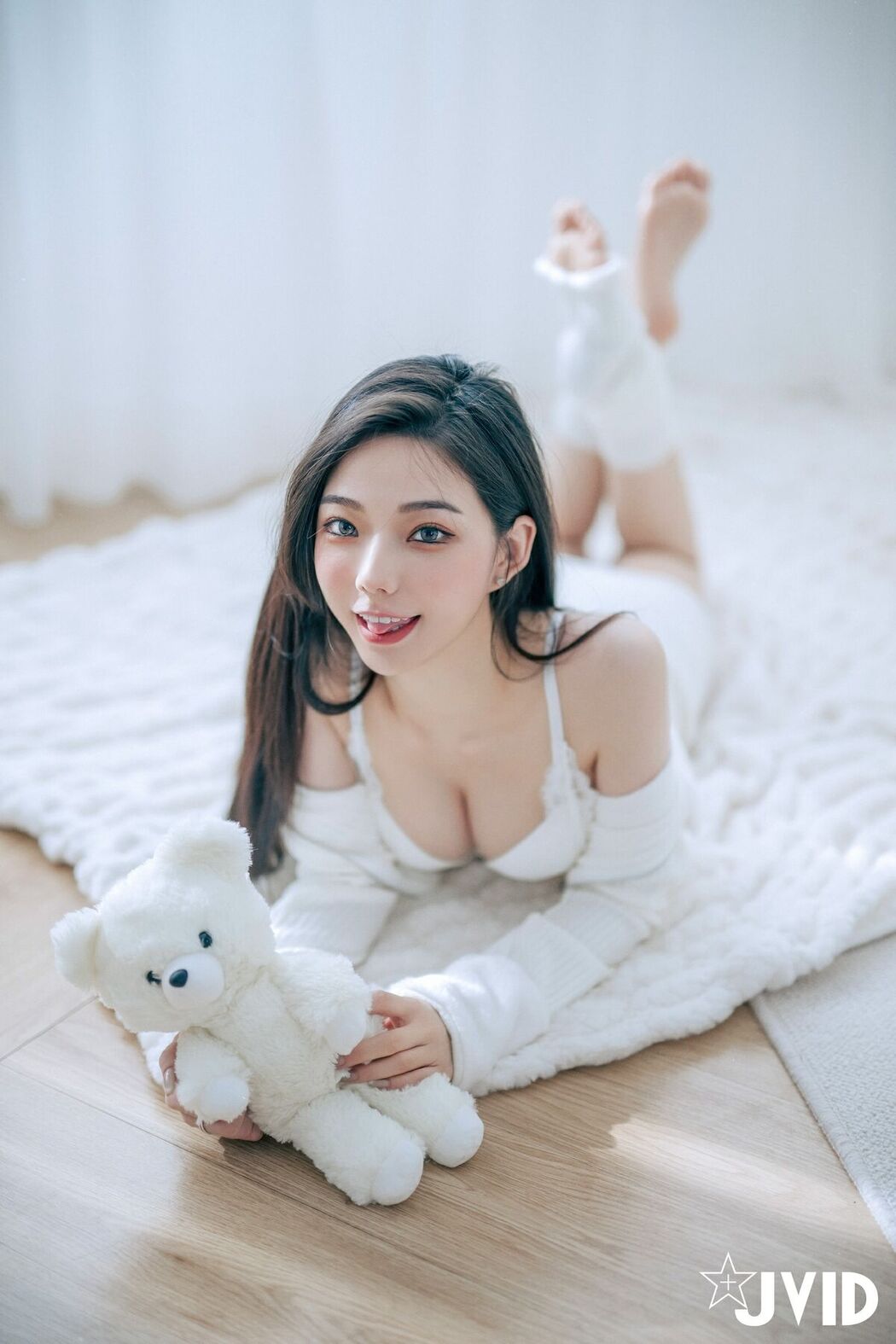 JVID Jiu Jiu 啾啾 – 純白性感小公主啾啾降臨 Part2