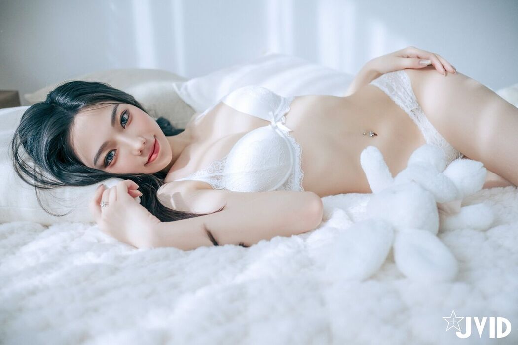 JVID Jiu Jiu 啾啾 – 純白性感小公主啾啾降臨 Part2