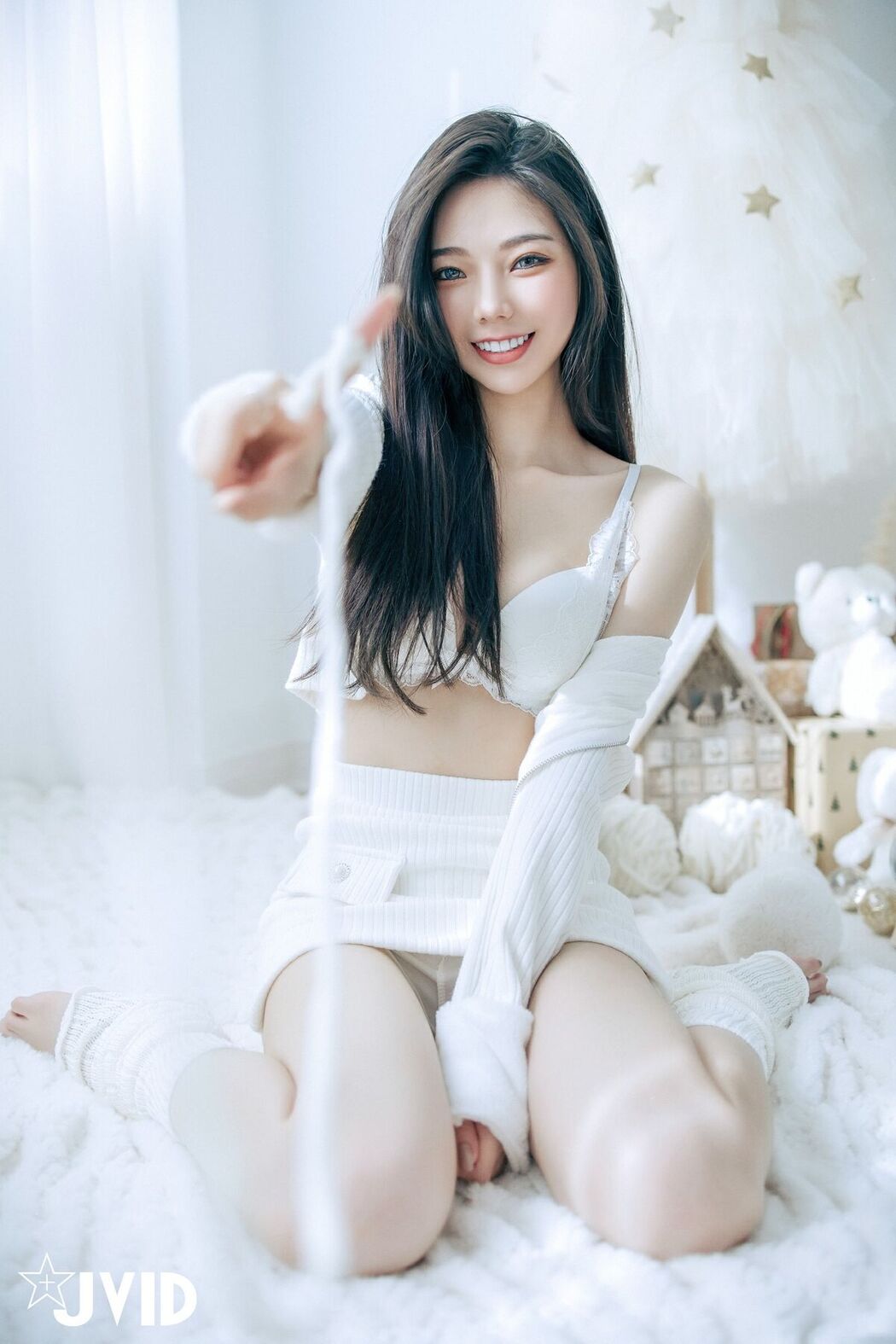 JVID Jiu Jiu 啾啾 – 純白性感小公主啾啾降臨 Part2