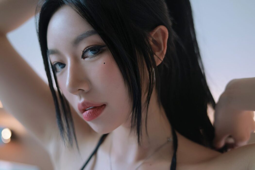 Dongeuran 동그란 – Office Girl A
