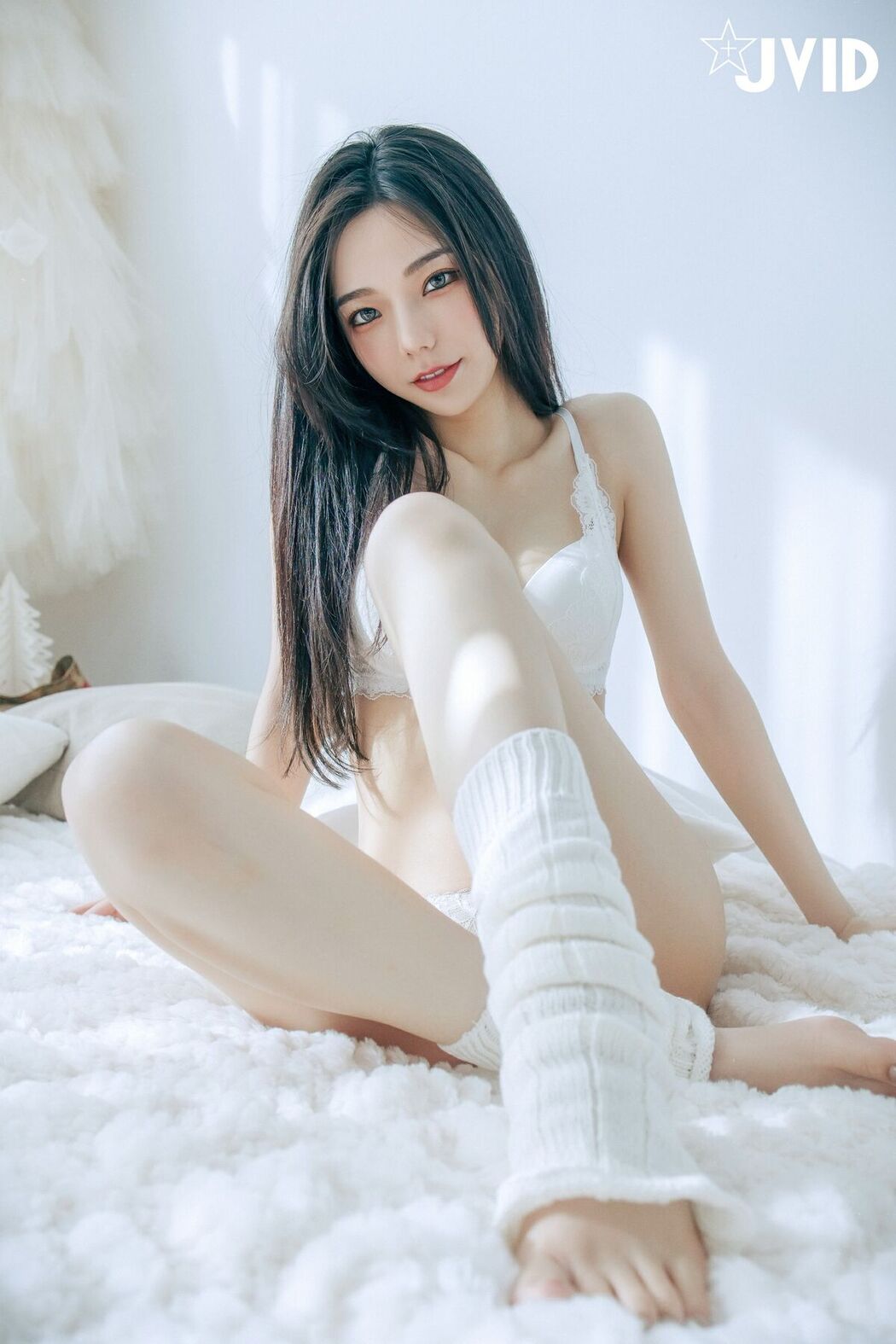 JVID Jiu Jiu 啾啾 – 純白性感小公主啾啾降臨 Part1